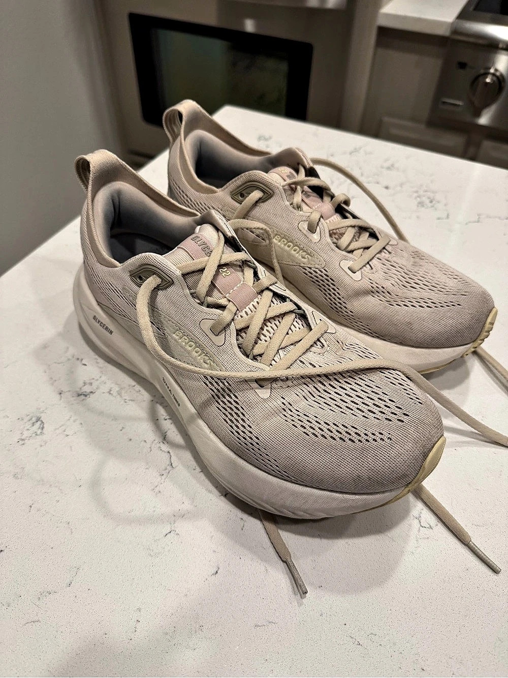 Brooks Glycerin 22 Women's Athletic Shoes in Beige
